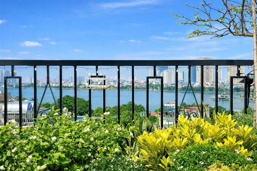 Bán toà nhà apartment tây hồ dt 330m2x9t, view hồ tây, có hầm, giá 83 tỷ, 30 căn hộ cho thuê