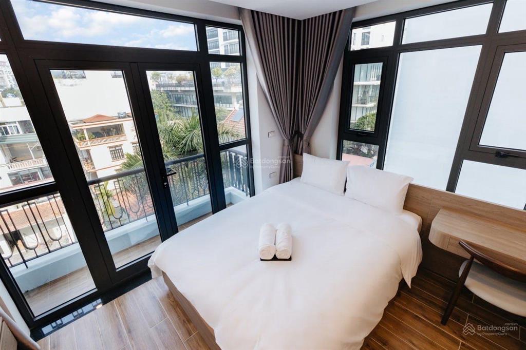 Bán toà nhà apartment tây hồ dt 330m2x9t, view hồ tây, có hầm, giá 83 tỷ, 30 căn hộ cho thuê