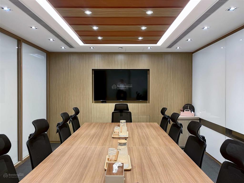 Sự thật tòa nhà 10 tầng lạc long quân đẹp đến mức khách xem xong "mắng" chủ nhà sao giữ kỹ thế