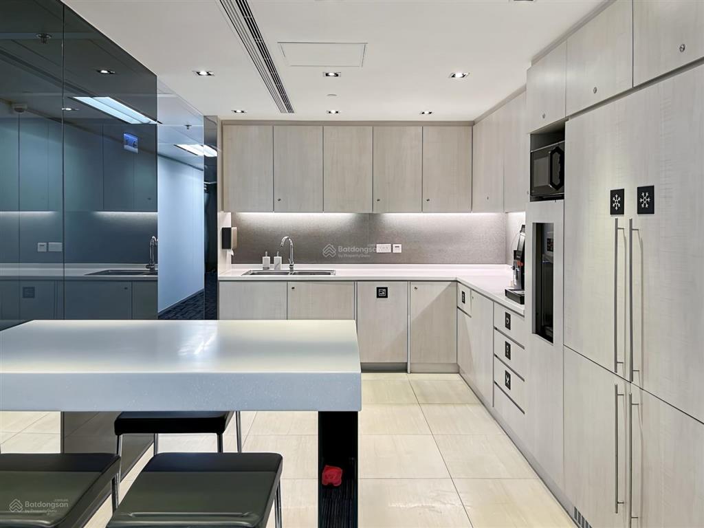 Sự thật tòa nhà 10 tầng lạc long quân đẹp đến mức khách xem xong "mắng" chủ nhà sao giữ kỹ thế