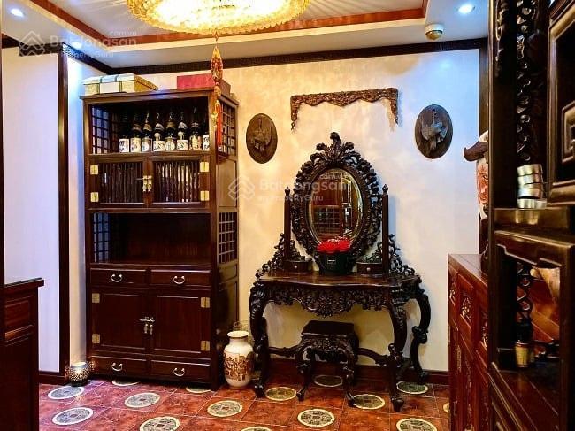 Bán nhà 83m nhỉnh 50 tỷ, phó đức chính, ba đình, mặt phố, vỉa hè rộng, kinh doanh cho thuê đa dạng.