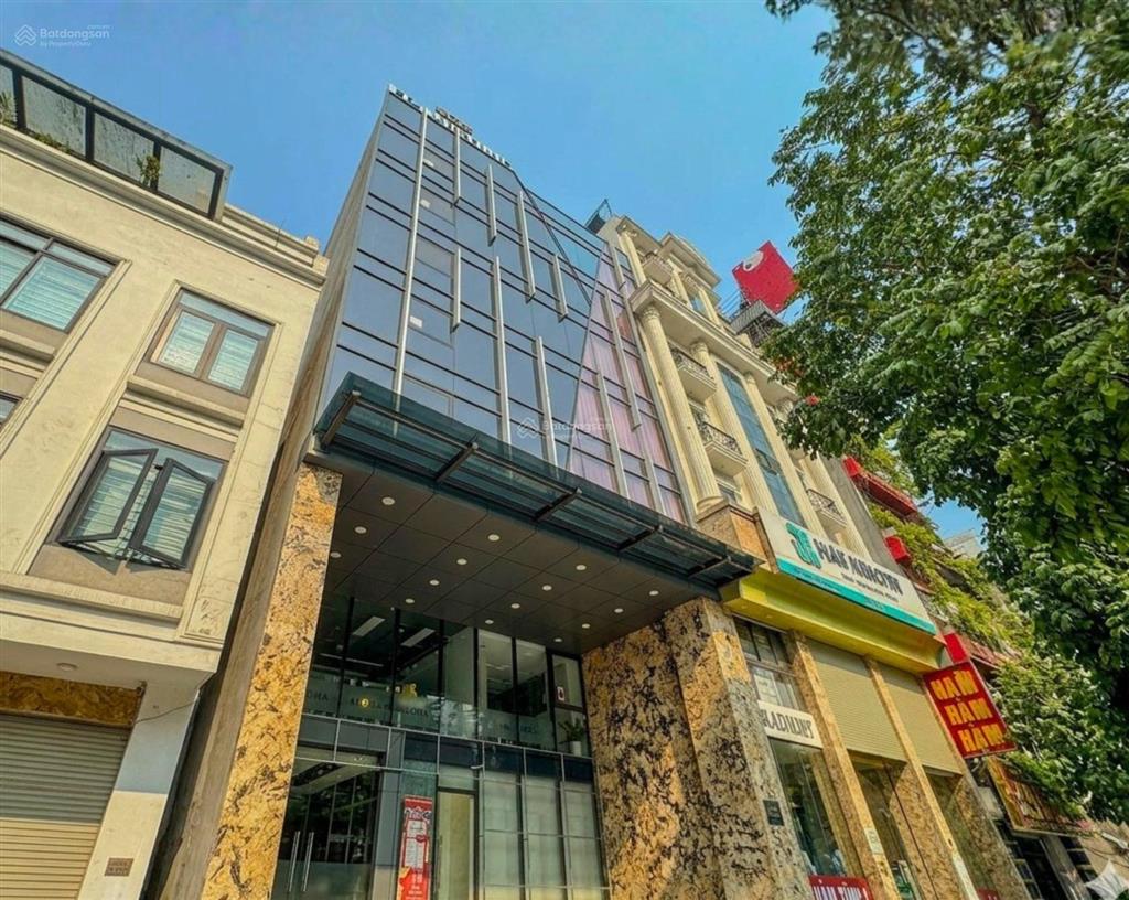 Bán nhà 83m nhỉnh 50 tỷ, phó đức chính, ba đình, mặt phố, vỉa hè rộng, kinh doanh cho thuê đa dạng.