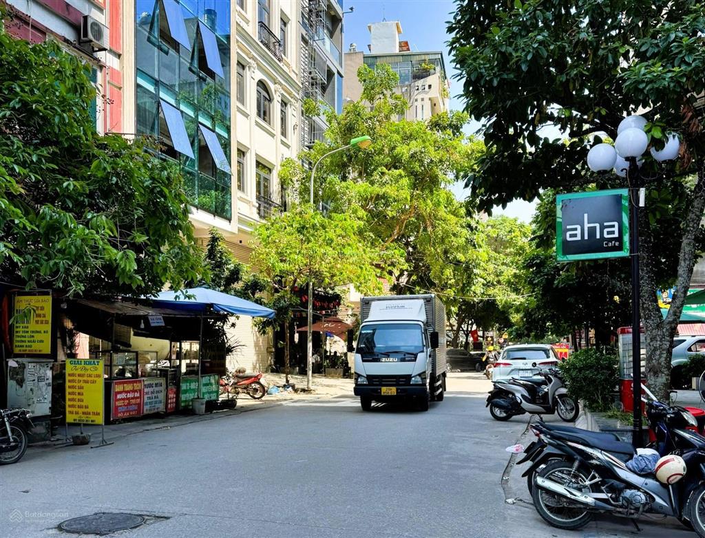 Cầu giấy nhà đầu tư sốc với siêu phẩm 368m2, 2 mặt tiền, thu 4.8 tỷ/năm tiết lộ giá nhỉnh 160 tỷ!