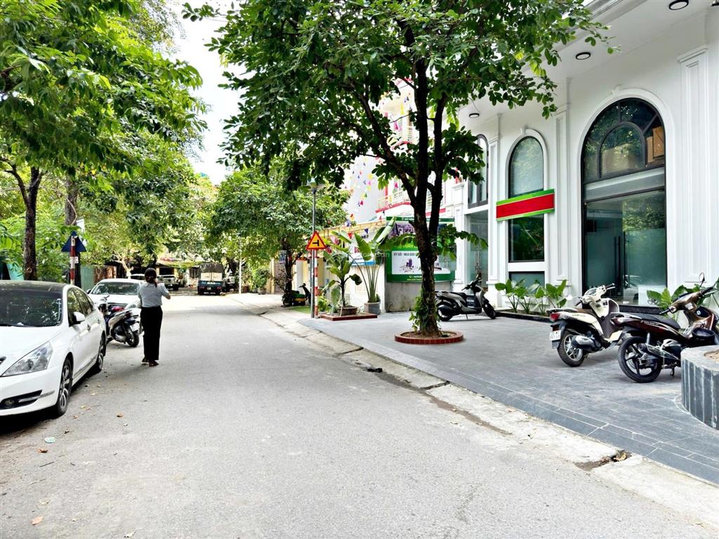 [đất vàng mặt phố] trần thái tông, cầu giấy dt 270m2, mt 10m, nở hậu, building hạng a 24 tỷ/ 1 năm