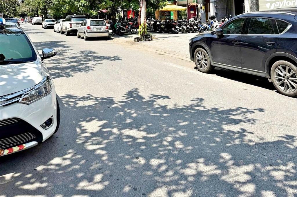 [đất vàng mặt phố] trần thái tông, cầu giấy dt 270m2, mt 10m, nở hậu, building hạng a 24 tỷ/ 1 năm