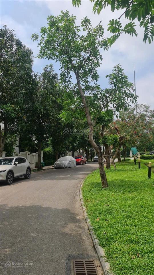 Chính chủ gia đình mình chuyển công tác cần bán biệt thự hoa phượng vinhomes riverside.
181m2.