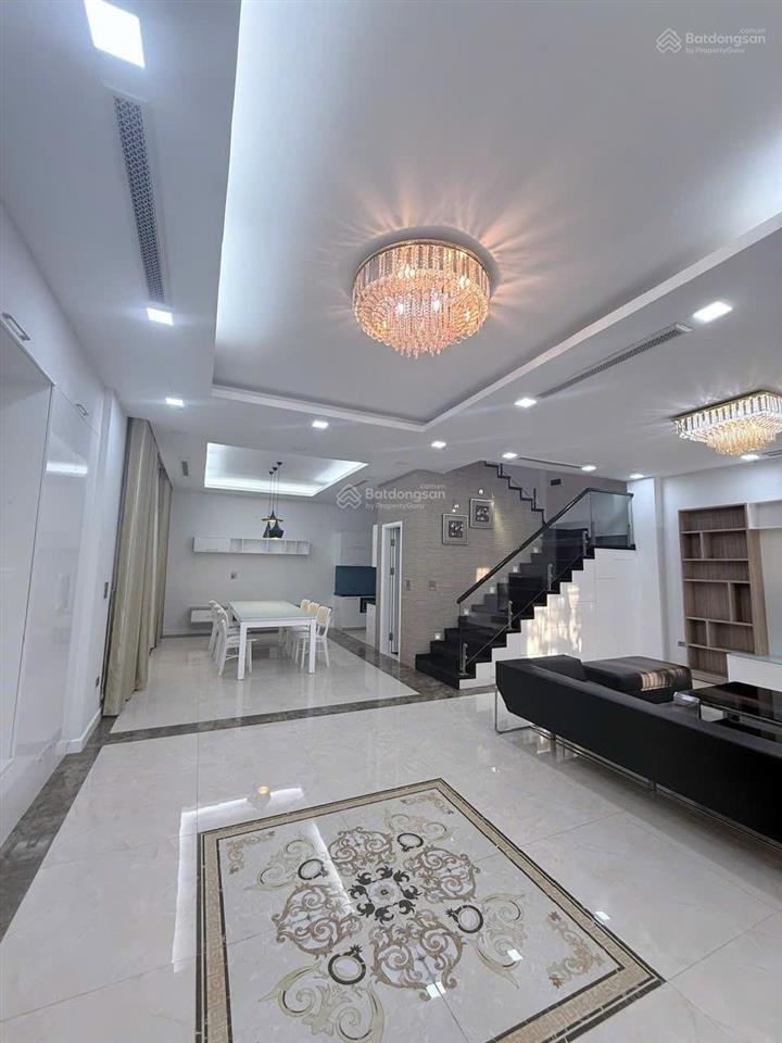 Chính chủ gia đình mình chuyển công tác cần bán biệt thự hoa phượng vinhomes riverside.
181m2.