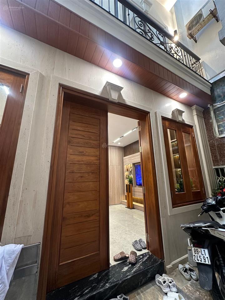 Nhà thang máy  ô tô đô cửa  sát mặt phố bạch mai  thiết kế hiện đại  nội thất siêu đẹp