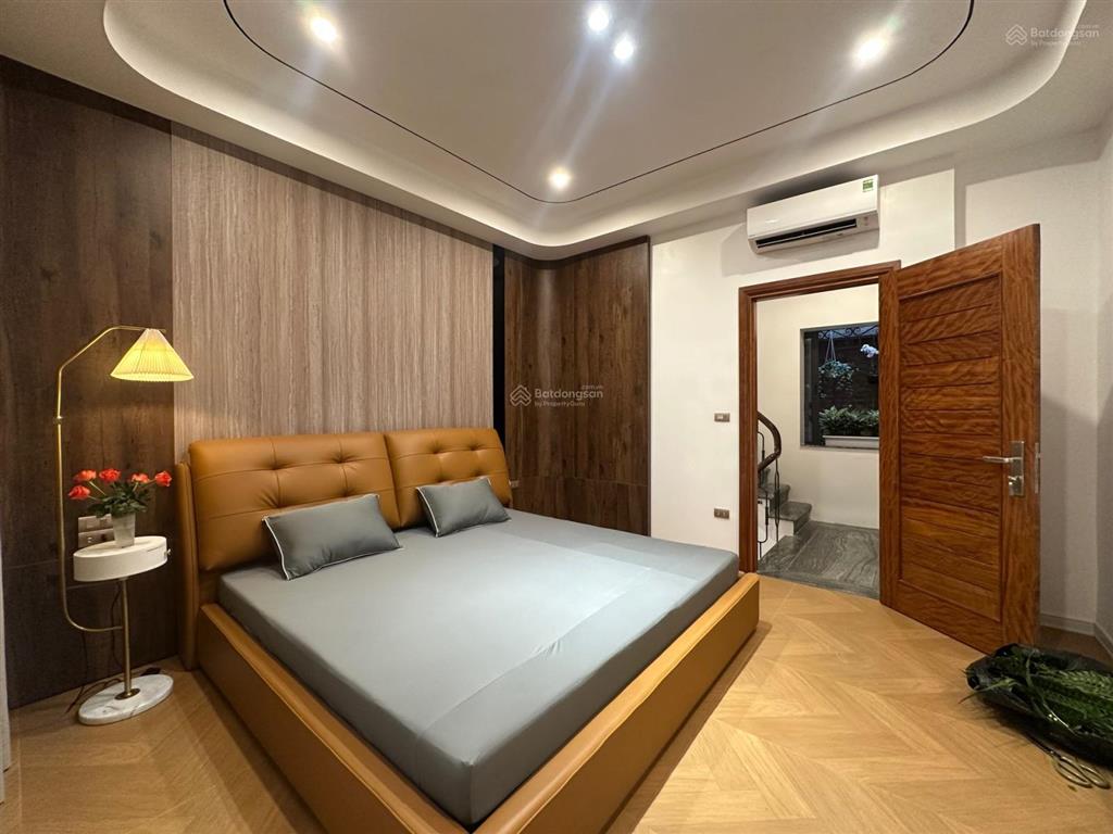 Nhà thang máy  ô tô đô cửa  sát mặt phố bạch mai  thiết kế hiện đại  nội thất siêu đẹp