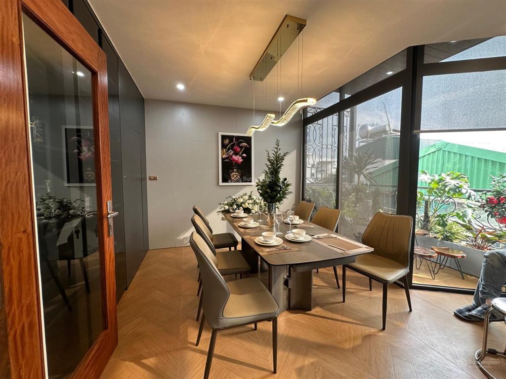 Nhà thang máy  ô tô đô cửa  sát mặt phố bạch mai  thiết kế hiện đại  nội thất siêu đẹp