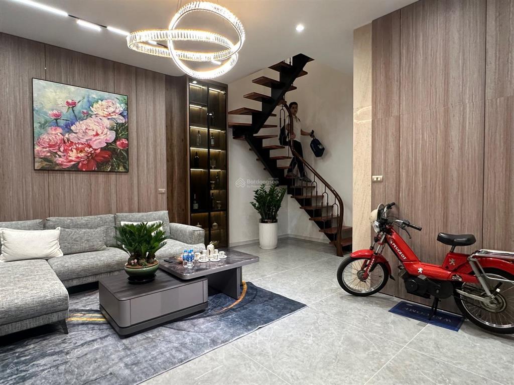 Nhà thang máy  ô tô đô cửa  sát mặt phố bạch mai  thiết kế hiện đại  nội thất siêu đẹp