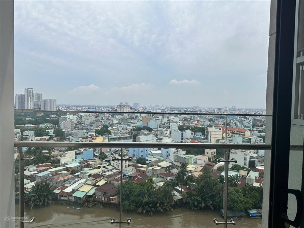 Bán 2pn đông nam dt 68m tầng cao  view hồ bơi & sông chỉ 6 tỷ 150