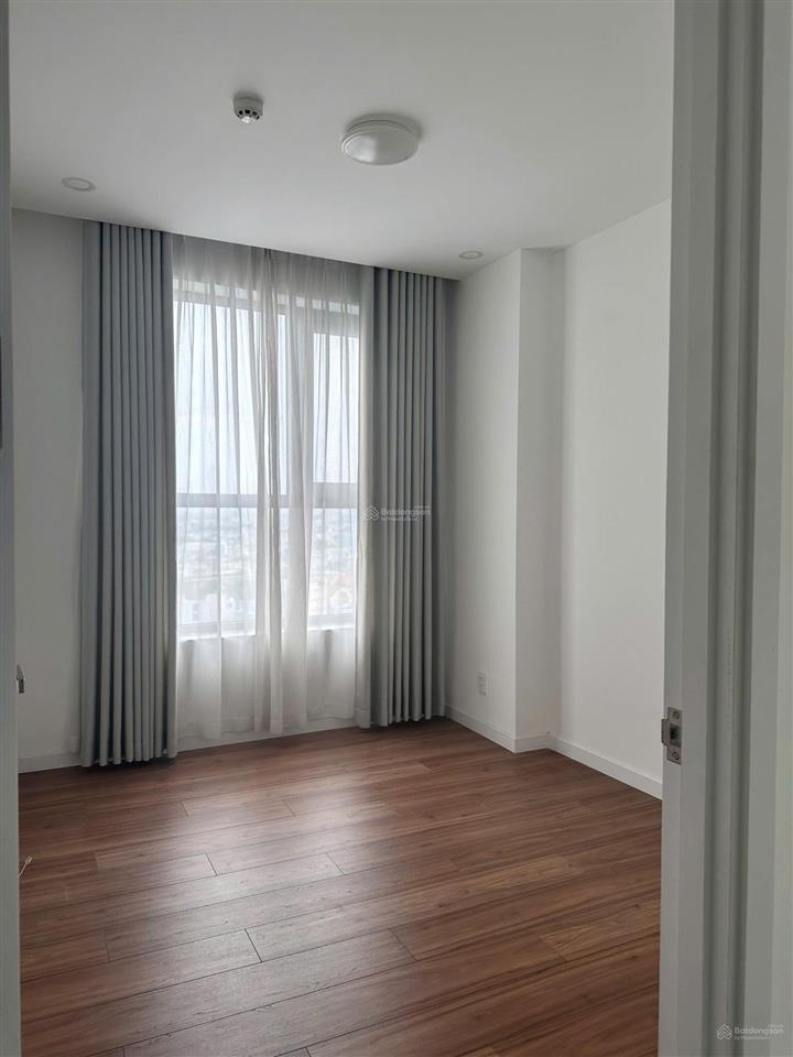 Bán 2pn đông nam dt 68m tầng cao  view hồ bơi & sông chỉ 6 tỷ 150