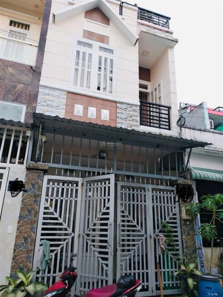 Cần bán gấp để lo xuất cảnh cho con dâu. nhà đẹpgiá tốtở ngayô tô đậu cửa.