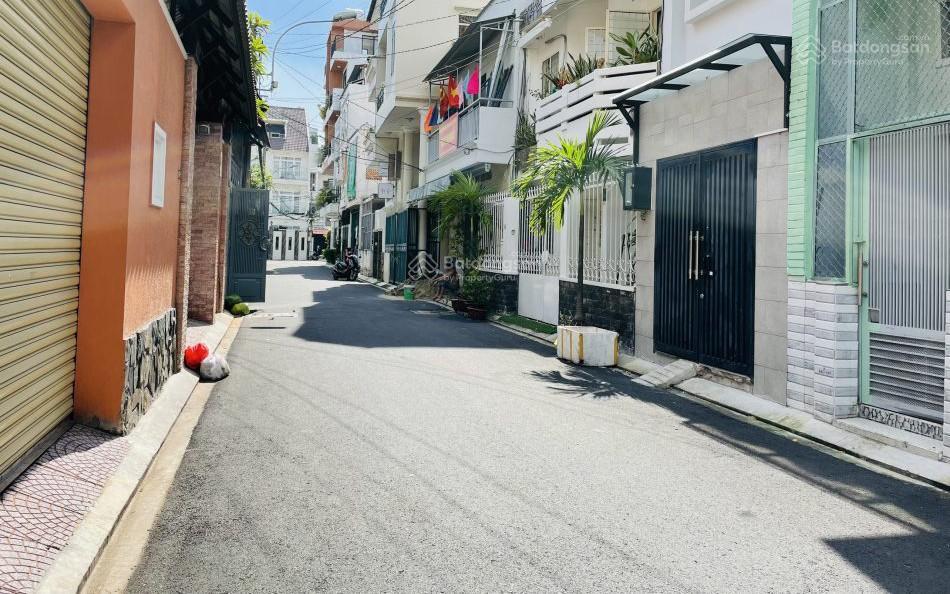 Gấp bán cho con định cư mỹ. căn nhà đường số 11 linh xuân xe hơi đậu cửa