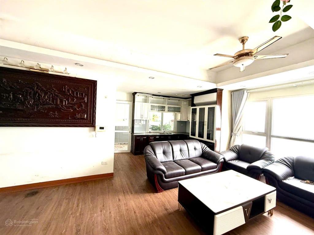 Em chính chủ cần tiền bán gấp căn hộ chung cư tầng 15 84m, ct8a dương nội, đối diện đh phenika