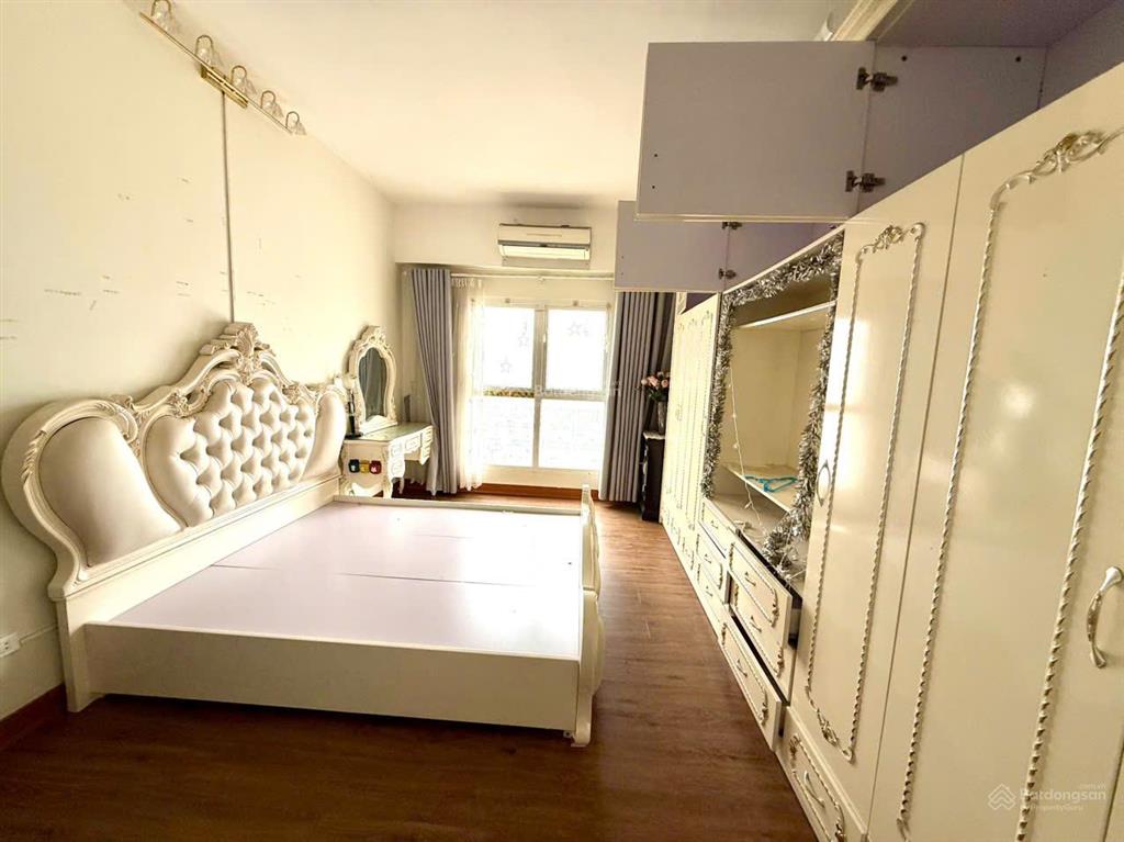 Em chính chủ cần tiền bán gấp căn hộ chung cư tầng 15 84m, ct8a dương nội, đối diện đh phenika