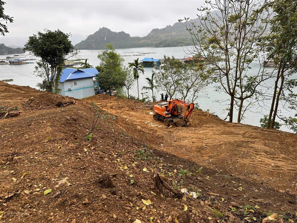 Cần chuyển nhượng hơn 9000 m2 đất thổ cư bám hồ hòa bình gần 200 m tại cảng ngòi hoa tân lạc