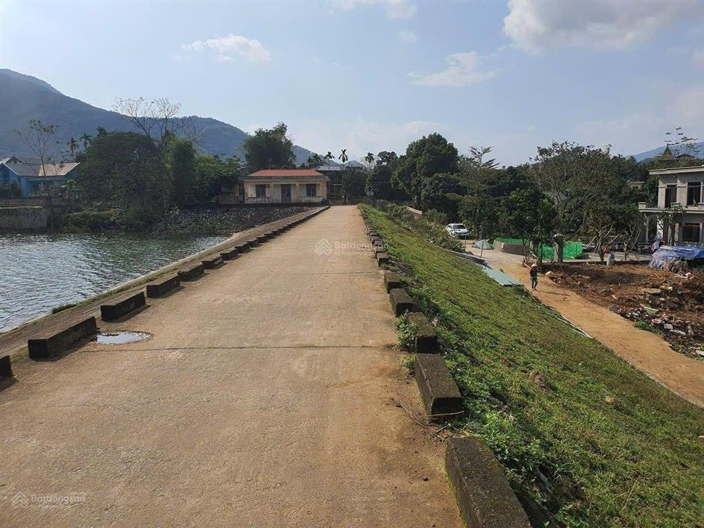 Cần bán 1088 m² đất thổ cư bám hồ tại yên bình thạch thất hà nội