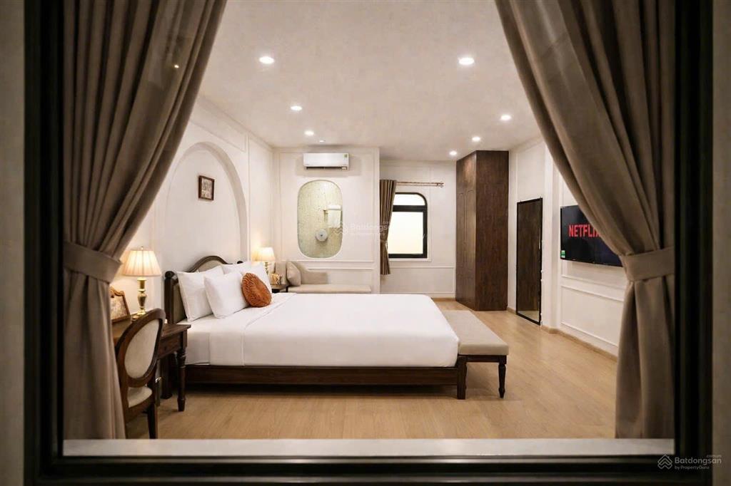 Hạ giá 10 tỷ mt đinh tiên hoàng, q1  giá đầu tư dưới 25 tỷ  hđt 50tr/th  dt đẹp 4.4x18m