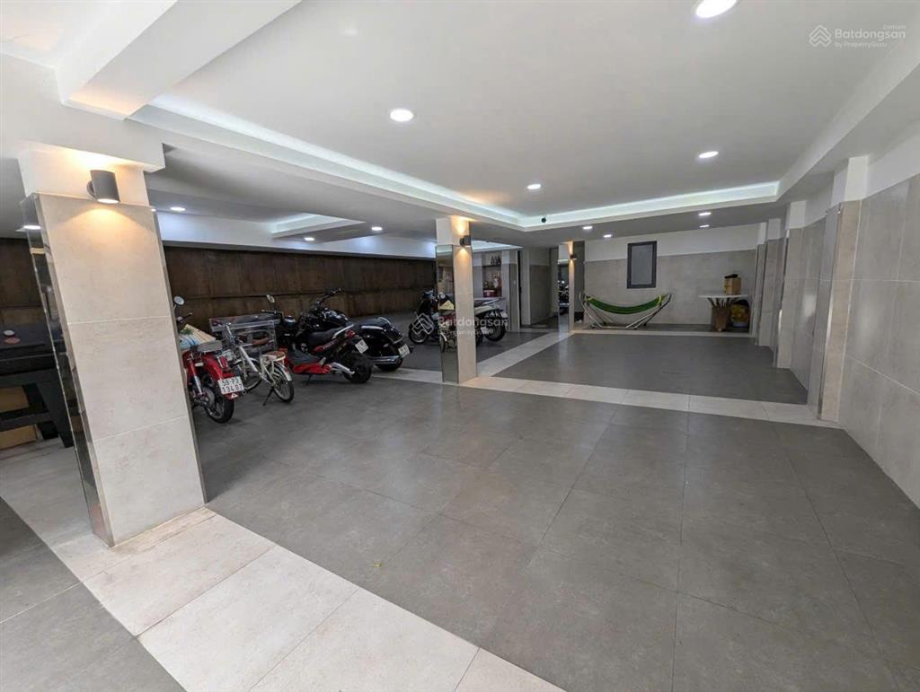 Biệt thự sân vườn hồ cá koi phổ quang, phú nhuận  ngang 10m  hầm, 4 tầng 274.3m2  nhỉnh 210tr/m2