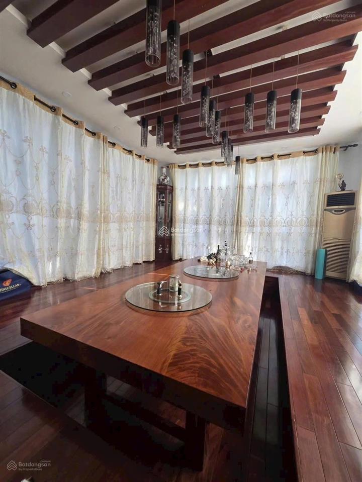 Biệt thự sân vườn hồ cá koi phổ quang, phú nhuận  ngang 10m  hầm, 4 tầng 274.3m2  nhỉnh 210tr/m2