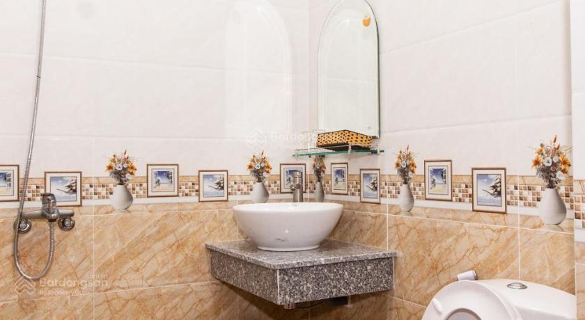 Hạ giá 10 tỷ  khách sạn mt trục lê quang định, bình thạnh  15 x 15m  doanh thu 200tr/th  45 tỷ