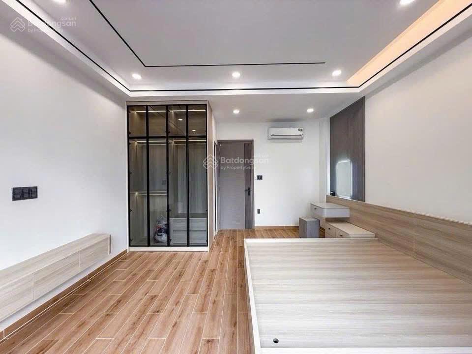 Tòa nhà 6 tầng nguyễn văn trỗi, pn  bề ngang hiếm 7x10m  thu nhập 50tr/th  giá hạ 13.3 tỷ