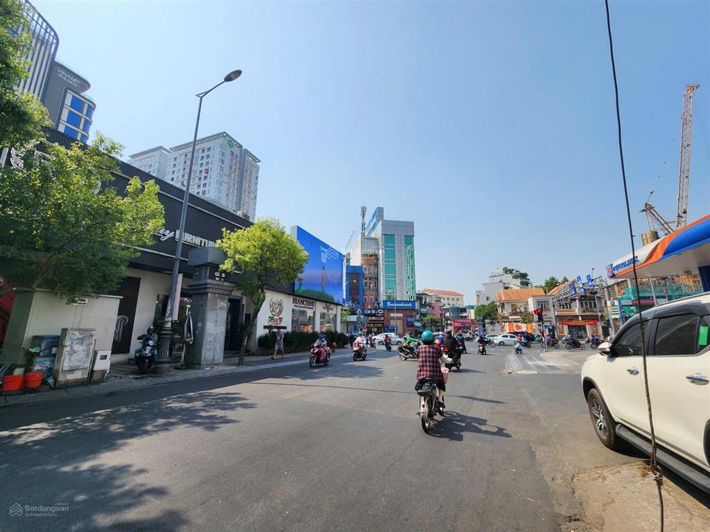 Mặt tiền 2 chiều trần huy liệu, phú nhuận  dt 26 x 35m  ~1000m2 đất thổ cư  hạ giá còn 180 tỷ