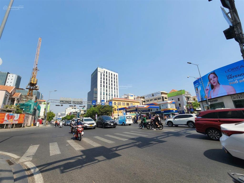 Mặt tiền trục nguyễn văn trỗi, phú nhuận  dt 26 x 35m  ~1000m2 đất thổ cư  hạ giá còn 180 tỷ