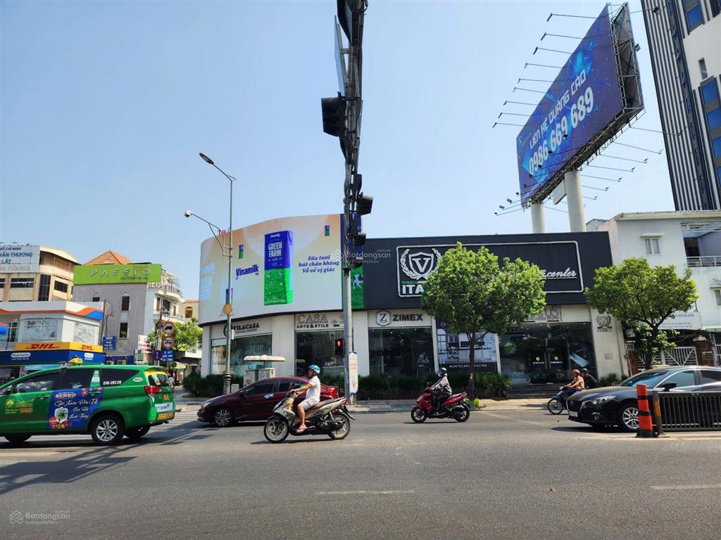 Mặt tiền trục nguyễn văn trỗi, phú nhuận  dt 26 x 35m  ~1000m2 đất thổ cư  hạ giá còn 180 tỷ