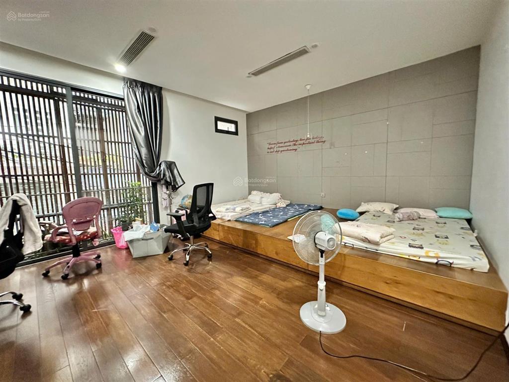 Bán nhà đẹp hẻm xe tải 6m huỳnh văn bánh, phú nhuận  dt 6 x 11m nở 7.8m  4 tầng  hạ 18 tỷ