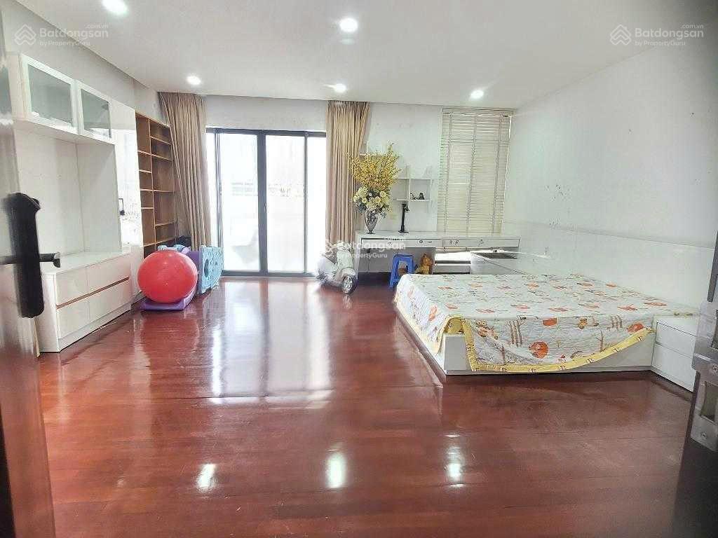 Hạ giá 5 tỷ còn 24 tỷ  mtkd đường hoa sứ, phú nhuận  dt 7x20m  5 tầng sẵn  dưới 200tr/m2