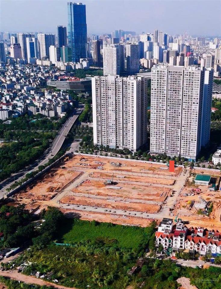 Căn lk mặt đường lương thế vinh  dt 107m2  đối diện chung cư vh green bay  cạnh cổng chính dự án
