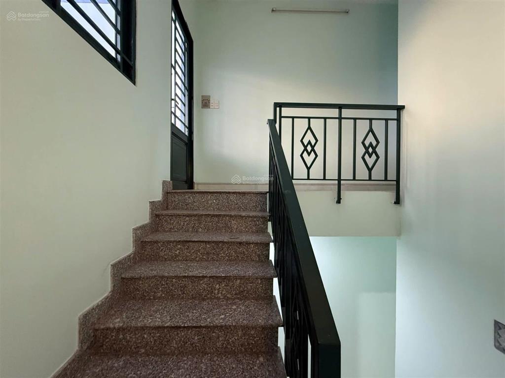 Nhà 1 trệt 2 lầu hẻm xe hơi đường 25 khu bên sông p. hiệp bình