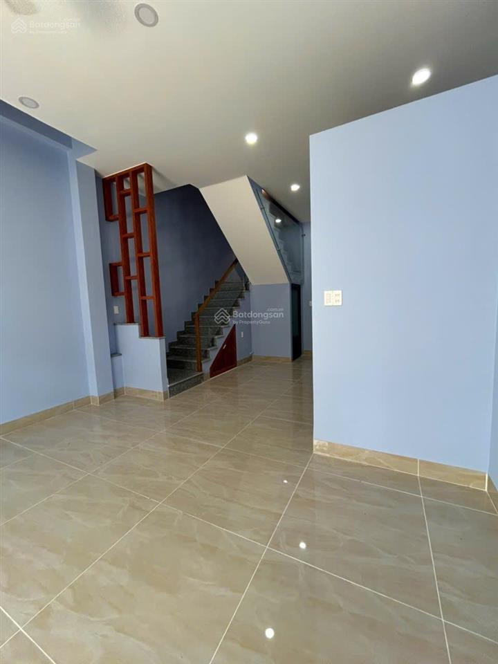 Nhà 61m2 3 tầng mới xây hẻm xe hơi linh đông