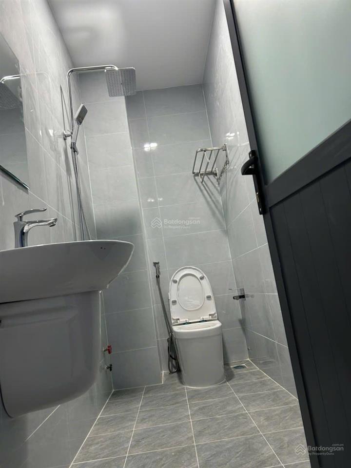 Nhà 61m2 3 tầng mới xây hẻm xe hơi linh đông