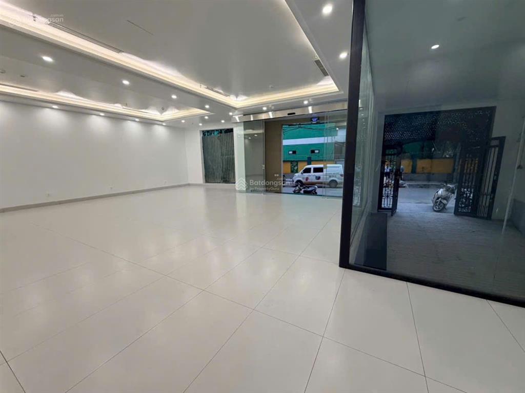 Cho thuê văn phòng 180m2 tại mễ trì hạ, giá cực chất 32 triệu vnd
