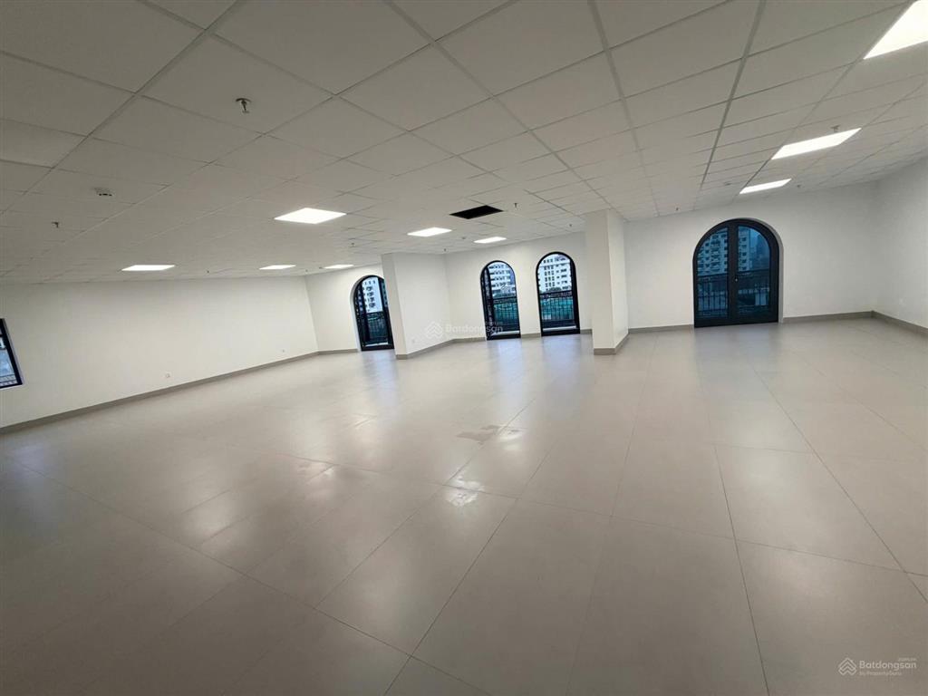 Cho thuê văn phòng 180m2 tại mễ trì hạ, giá cực chất 32 triệu vnd