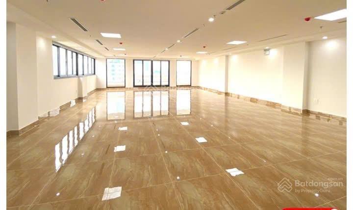 Cho thuê văn phòng mặt đường duy tân, cầu giấy, diện tích 180m2, giá thuê 31trđ.  0971 597 ***