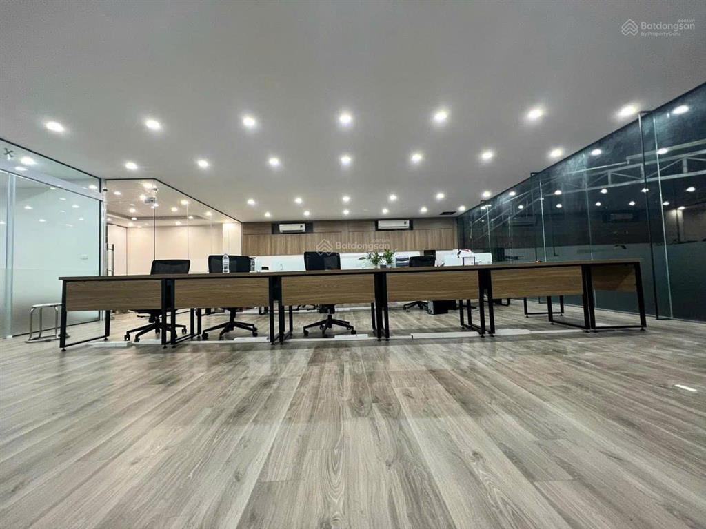 Cc cho thuê vp mặt đường mễ trì hạ, 180m2, thiết kế thông sàn, tiện ích đầy đủ, bảo vệ 24/7
