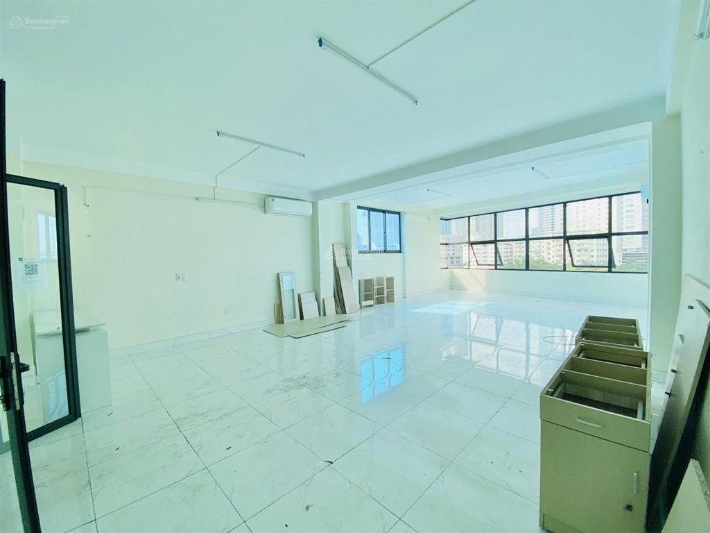 Chính chủ cho thuê vp mặt đường khuất duy tiến, 130m2, 25tr.  0971 597 ***