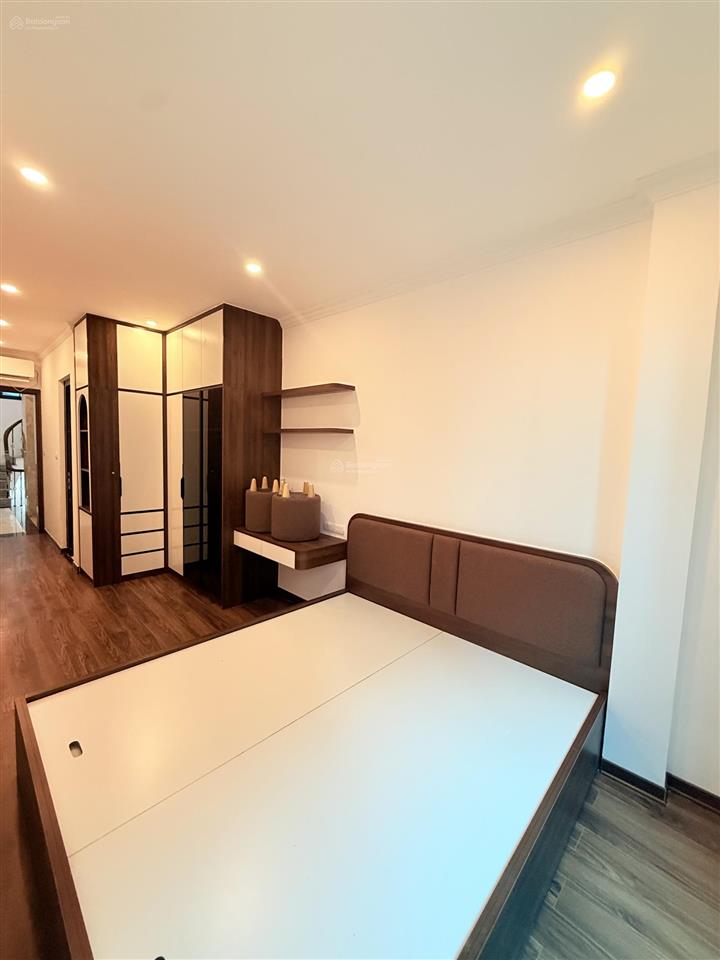 Nhà 34m2x6t, cầu thang máy, phố kim mã, ba đình, ô tô 20m, ngõ nông thoáng, sát lăng bác 10,9 tỷ