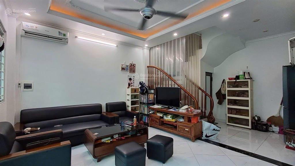 Bán nhà 32m2x5t, 3 ngủ, 4vs, lô góc, nhà đẹp ở ngay, mễ trì, giá 8,3 tỷ