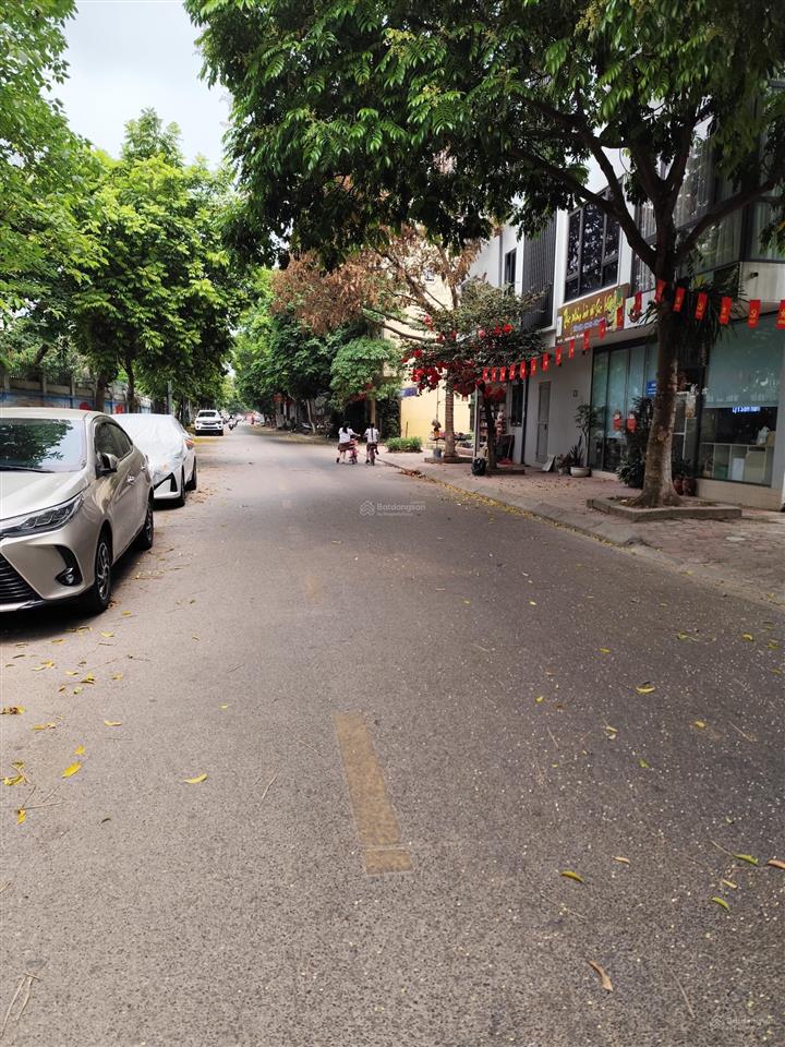 Bán đất phân lô phúc lợi 83,6 m², mặt tiền 6,5m vỉa hè ô tô tránh giá 18,7 tỷ còn tl.
