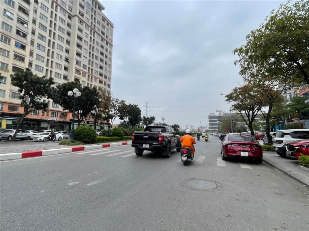 Bán đất khu đô thị sài đồng 175m², mt 8,5m, ô tô tránh vỉa hè rộng, giá 40,5 tỷ có tl
