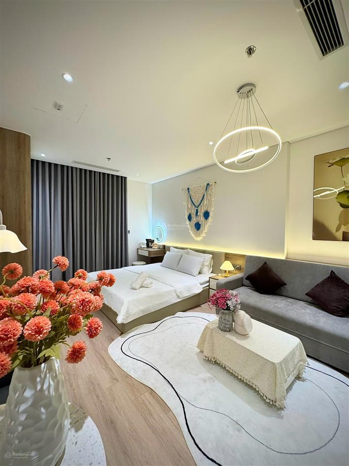 The holiday homestay mới trung tâm nhất hạ long nội thất vip view pháo hoa