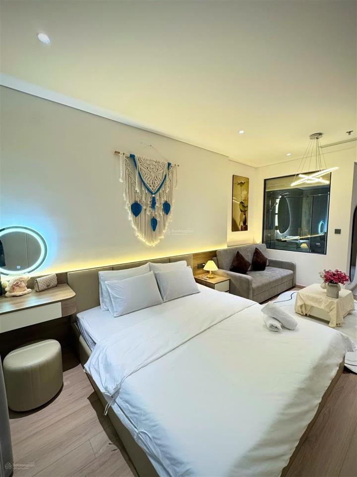 The holiday homestay mới trung tâm nhất hạ long nội thất vip view pháo hoa