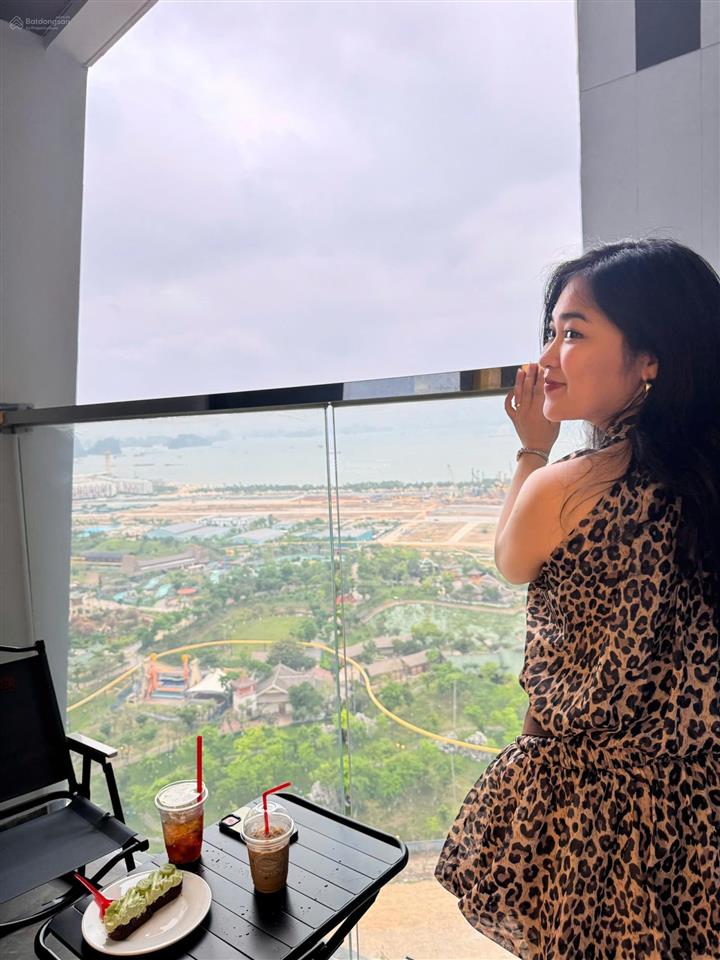 The holiday homestay mới trung tâm nhất hạ long nội thất vip view pháo hoa