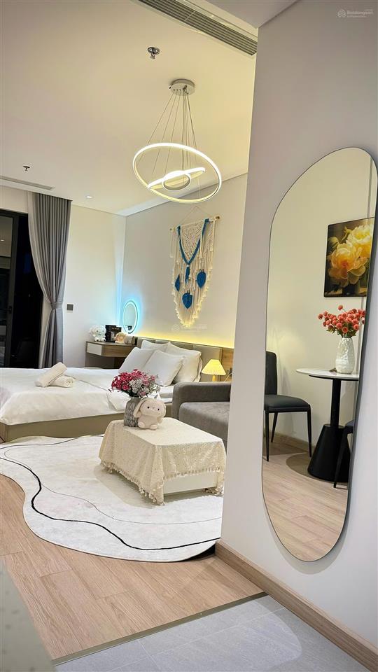 The holiday homestay mới trung tâm nhất hạ long nội thất vip view pháo hoa